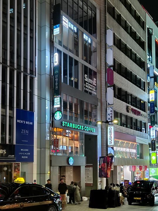 スターバックスのあるビルの5階