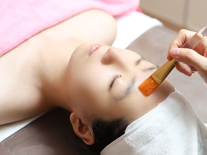 2.アンプルパック
1次パックとして高濃度美容液を肌に乗せ、刺激を受けた肌を落ち着かせます。