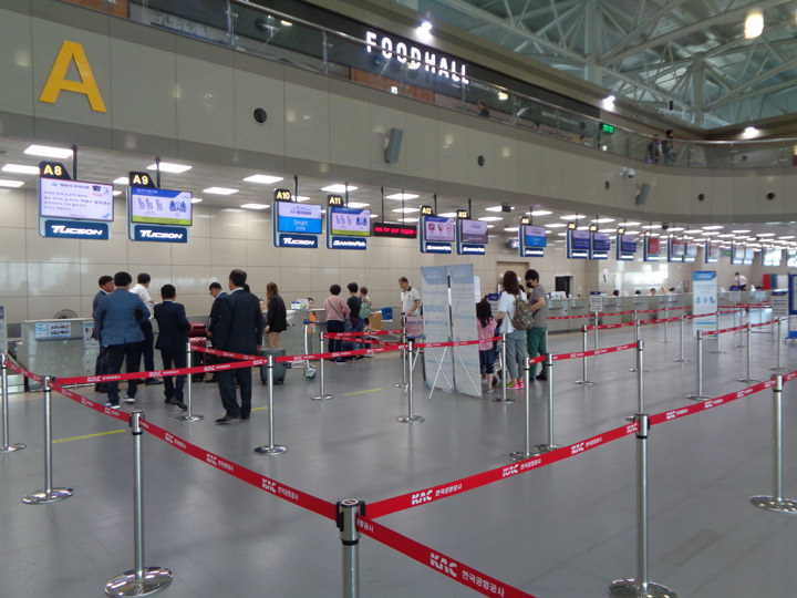 チェックインカウンター