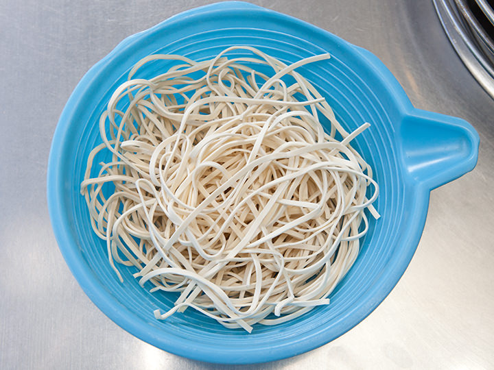 タッカンマリのシメ用に特注している乾麺