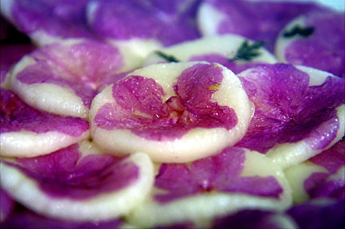 サンジンナル(陰暦3月3日)に
食べられるチンダルレジョン(花餅)