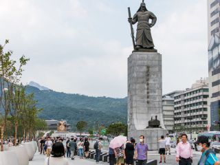 李舜臣(イ・スンシン)将軍の銅像