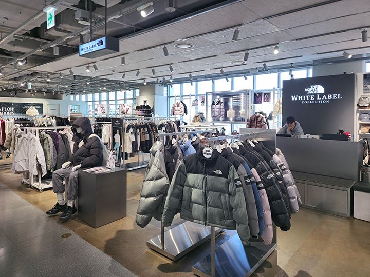 7階
アウトドア、スポーツ、水着