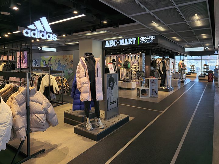 9階
アディダス(Adidas)、ABCマート