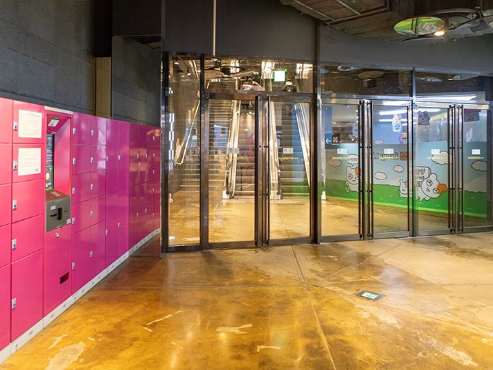 コインロッカー(地下2階)
※日本語で操作可
※地上出入口付近