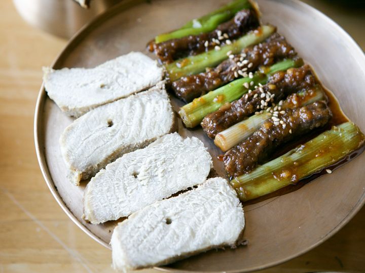 左がサメ、右が牛肉