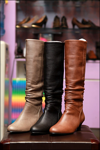 ギャザーリング加工で足首ほっそり
各79,000ウォン(BABI)