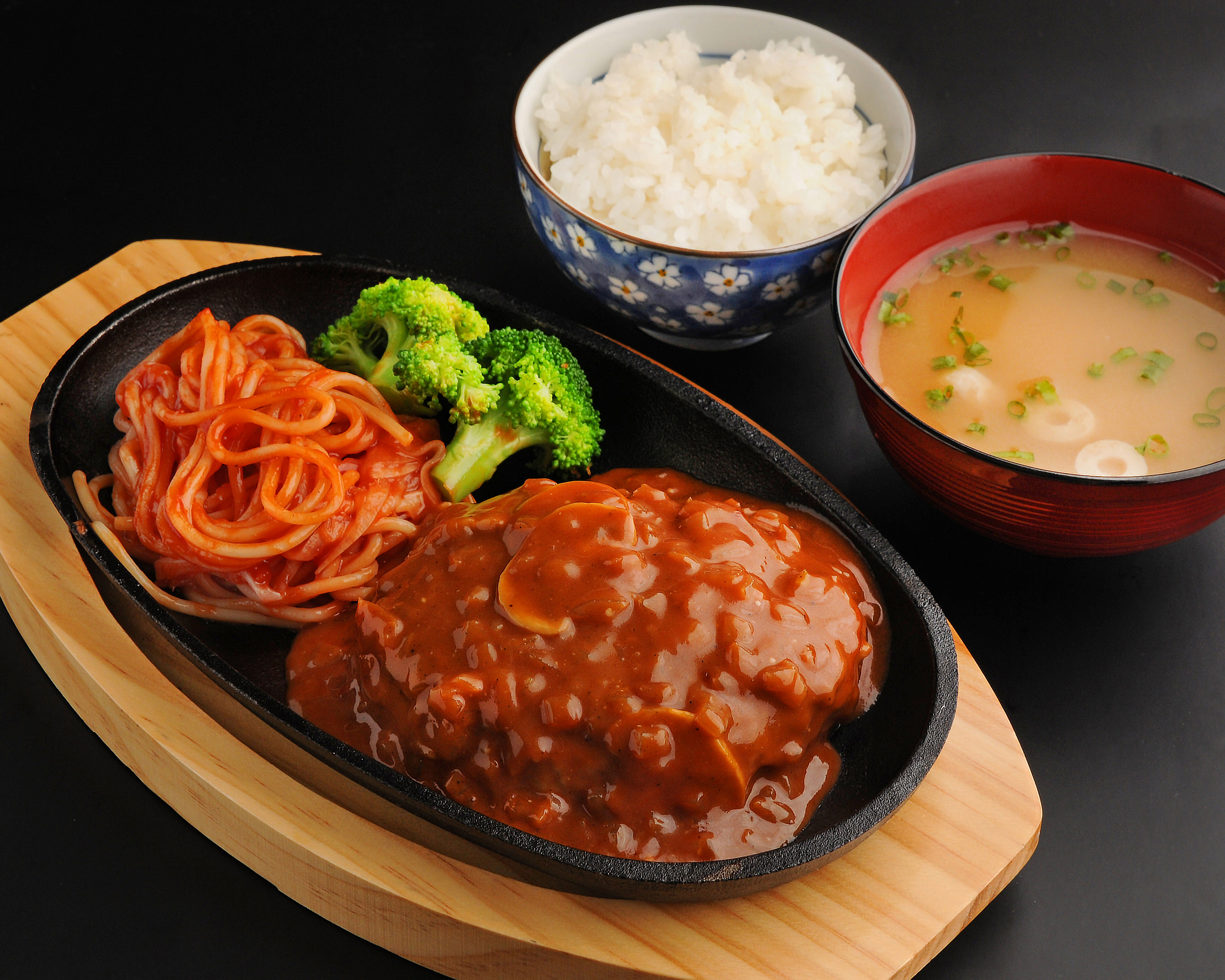 ハンバーグ 8,000ウォン