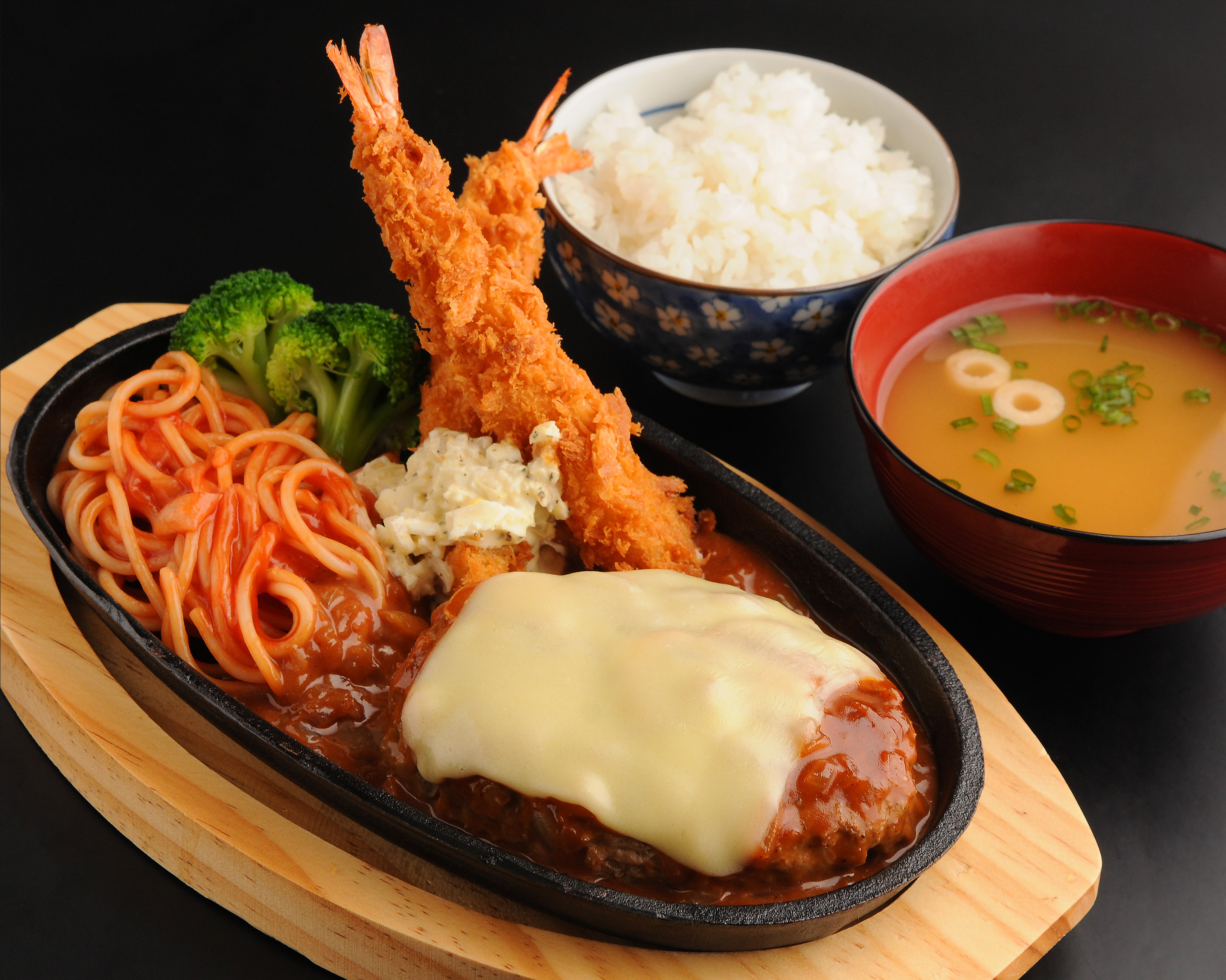 スペシャルハンバーグ 13,000ウォン