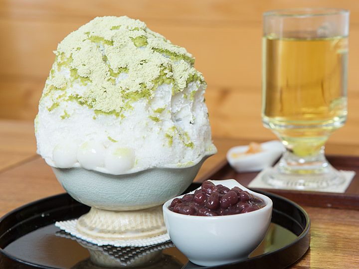 抹茶氷にあずきをトッピングする宇治金時タイプも