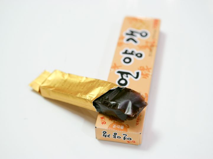 ヨンヤンゲン(練羊羹)
ヘテ製菓の栗入り羊羹は登山のお供にも