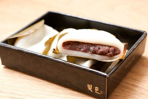 柏餅に似た「マンゲトッ」は慶尚南道(キョンサンナムド)・宜寧(ウィリョン)でよく食べられる