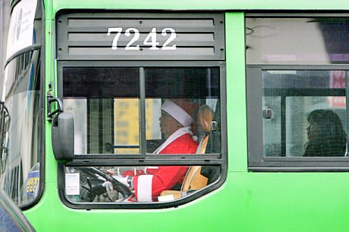 運転手がサンタに変身