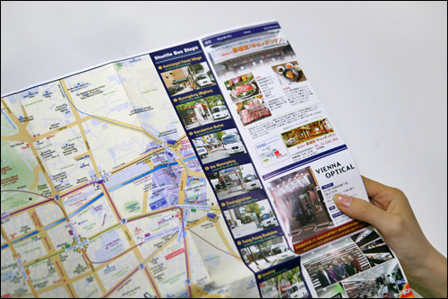 各停留所には目印がないので
ホテル作成の地図を参考に