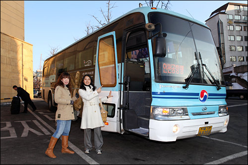 ホテル前に空港リムジンバスが停車!
