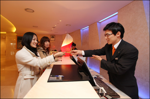 カード提示(その場で返却)かデポジット(50,000ウォン、チェックアウト時返却)