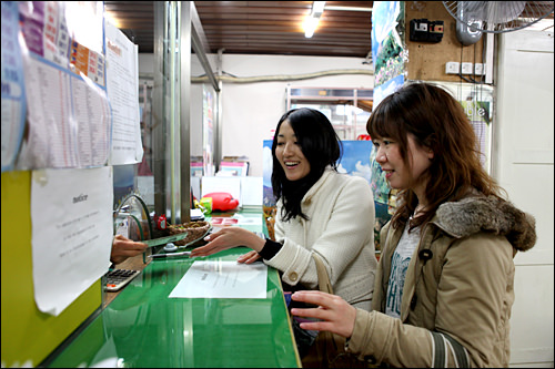 パスポートは不要、窓口でお金を出せばOK