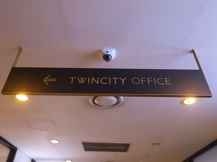 約150メートルほど進み「TWINCITY OFFICE」案内に従って進む