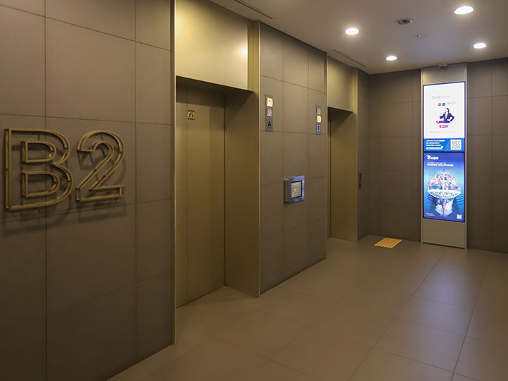 地下2階のエレベーターホール