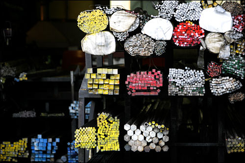 工場の鉄材も、見方によってはアート作品のよう