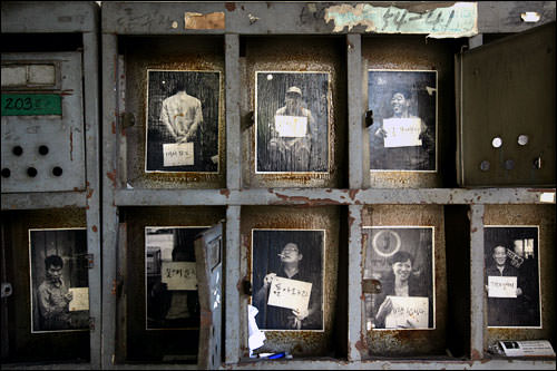 芸術家の姿は普段あまり見えないが、「匂い」はあちこちに漂う