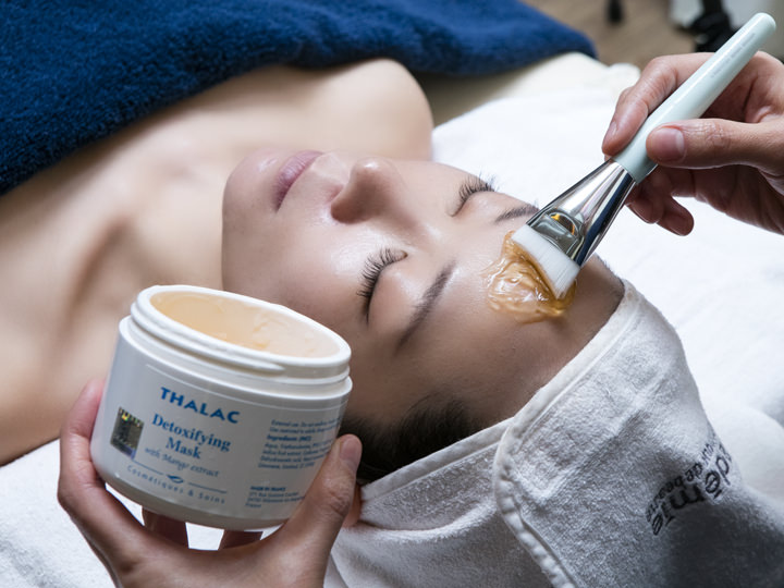 5.パック2種
特別パックと肌タイプ別のパックでお肌に栄養をチャージ。