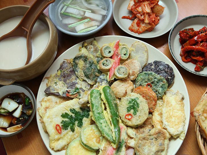 チヂミ横丁の人気店「元祖麻浦ハルモニピンデトッ」