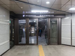 地下鉄・東大門駅９番出口付近から地下連結