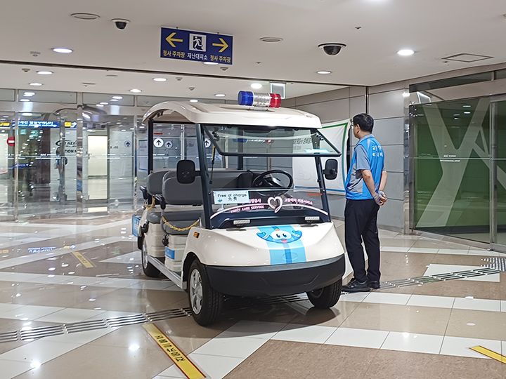 地下連絡通路で待機