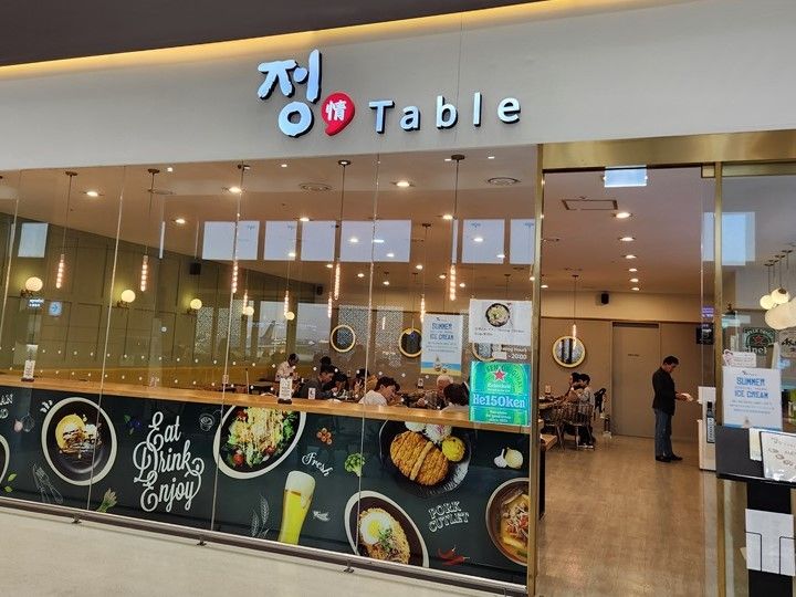 情テーブル搭乗ゲート34番付近。ビビンバ、粥など