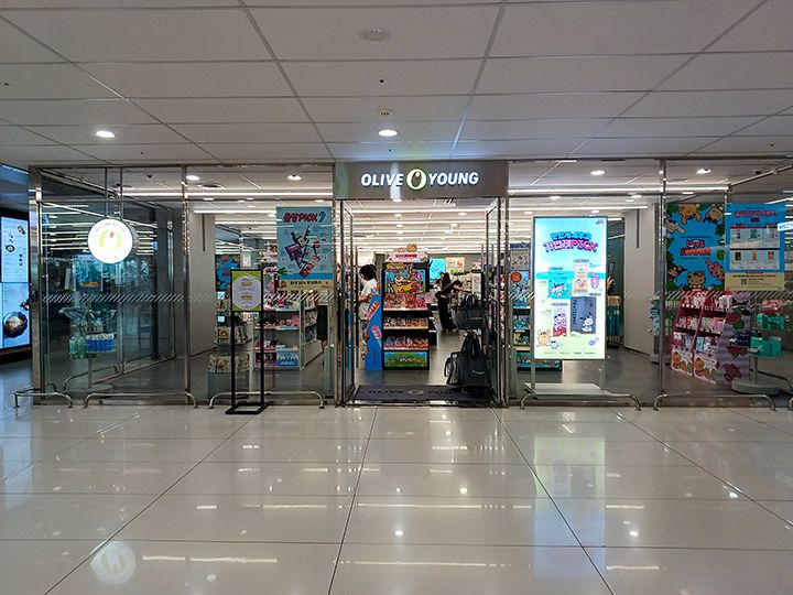 OLIVE YOUNG(オリーブヤング)
(国内線ターミナル2階)