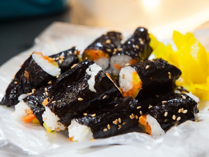 ミニサイズのキムパッ(꼬마김밥)