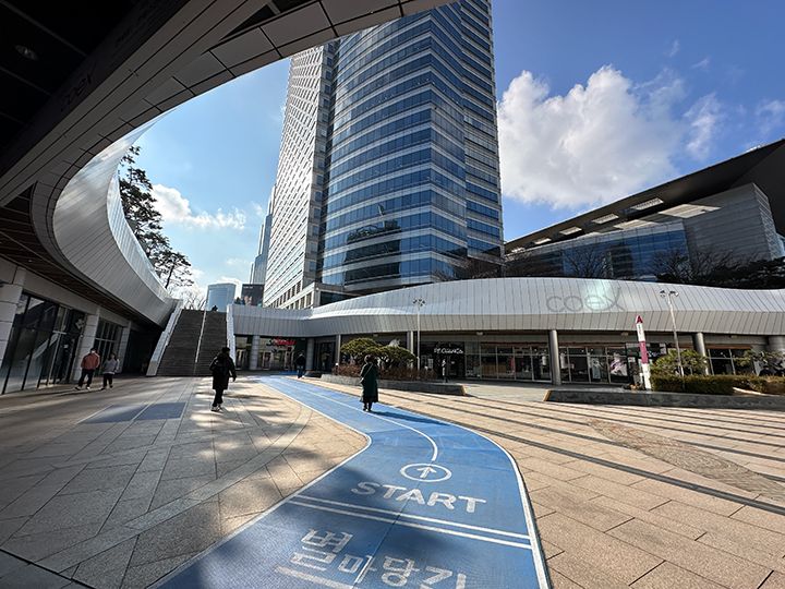 9号線「奉恩寺(ポンウンサ)駅」7番出口の様子