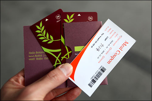 専用のケースにカードキーと朝食券が入っている