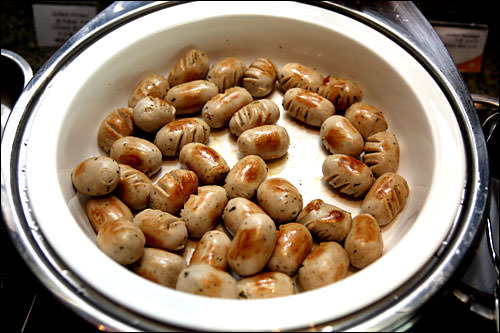 ハーブの香りがするご自慢の
特製ソーセージ