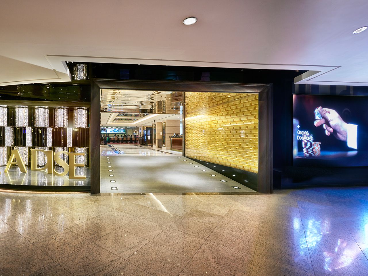 カジノ入口
(グランドウォーカーヒルホテル地下1階)