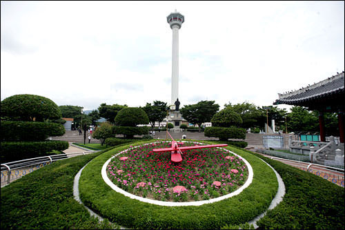 釜山タワーのある龍頭山(ヨンドゥサン)公園は、のんびりできる市民の憩いの場