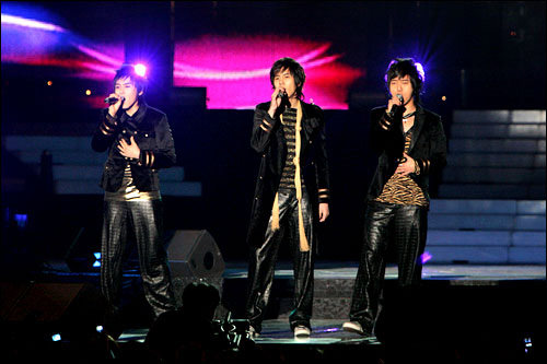 グループ内ユニットも多い(SUPER JUNIOR-K.R.Y)