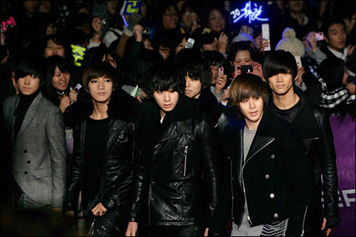 シャープでワイルドなイメージ