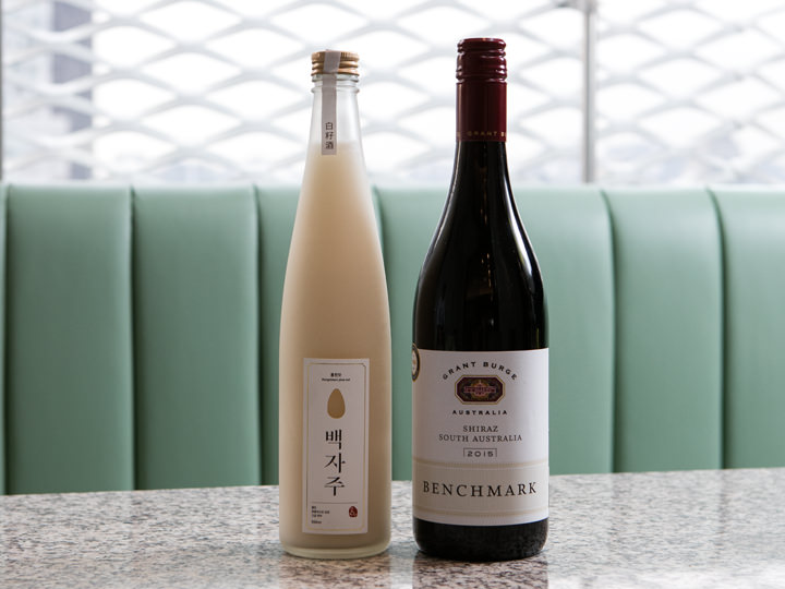 月替えで赤・白ワインをおすすめしたり、マッコリもプレミアムクラスを取り揃えたりするなど、アルコールもグレードアップしています