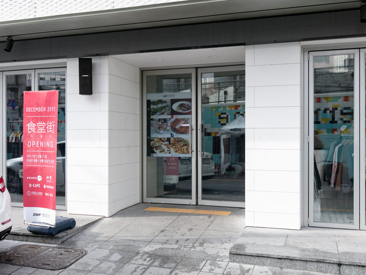 ビル1階の入口。
エレベーターで9階へ上がります