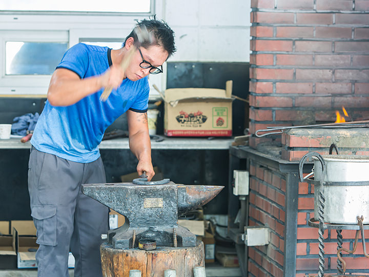 「馬の蹄クリニック」で製鉄師の作業を見学
※作業時間と合わない場合、映像で鑑賞
