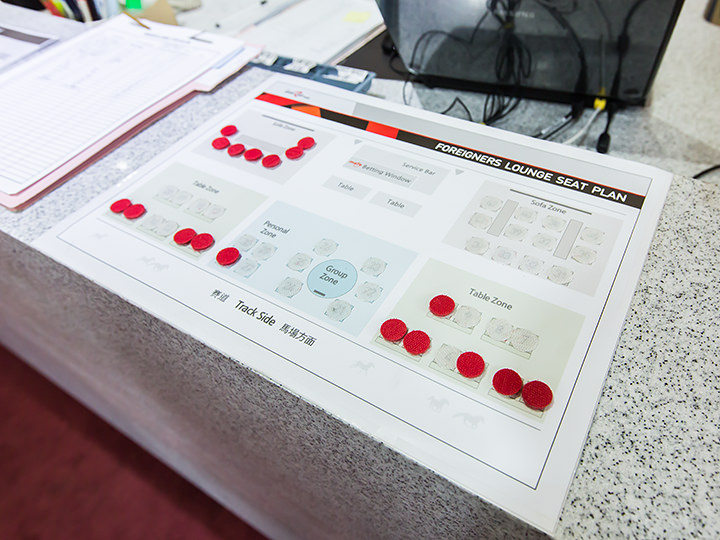 座席は受付カウンターで選択可能(先着順)