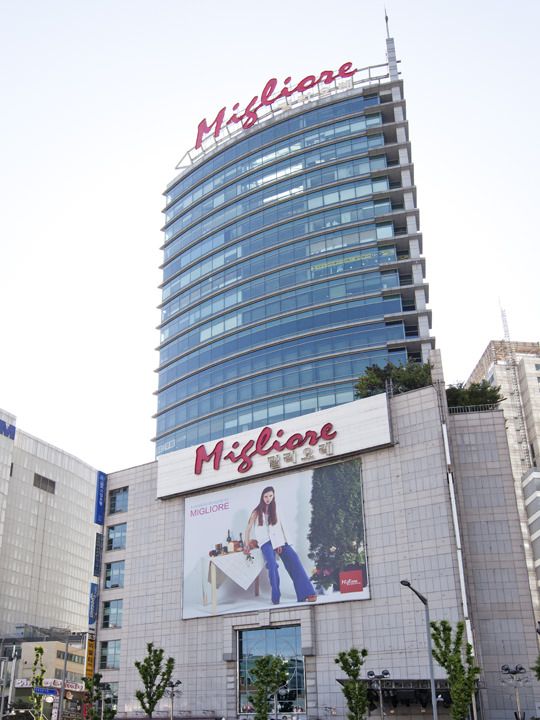 店舗はファッションビル・ミリオレ東大門の16階に位置
