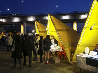 金・土の夜にはナイトマーケットも楽しめる