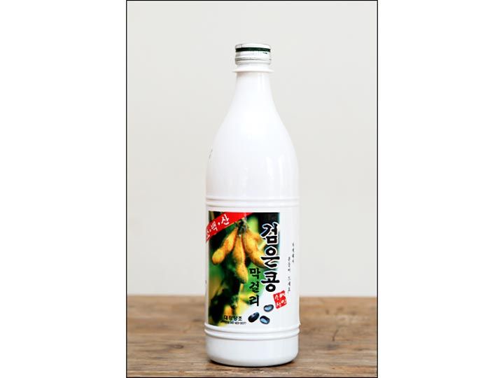 黒豆マッコリ(小白山)
アルコール度数:6度
原料:白米、小麦粉、黒豆、黒ゴマなど
容量:750ml