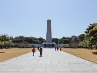朝鮮戦争の戦没者の忠義と偉勲を称える「顕忠塔・位牌奉安館」