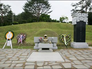 「15代 金大中大統領の墓所」