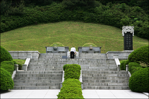 5~9代 朴正煕(パク・チョンヒ)大統領夫妻の墓所