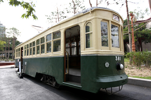 かつて市内を走った路面電車
(「ソウル歴史博物館」敷地内に展示)